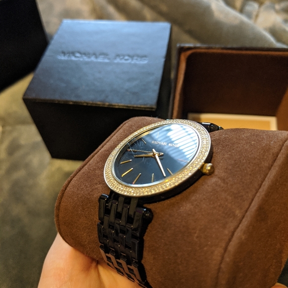 Michael Kors Watch - Picture 3 of 6